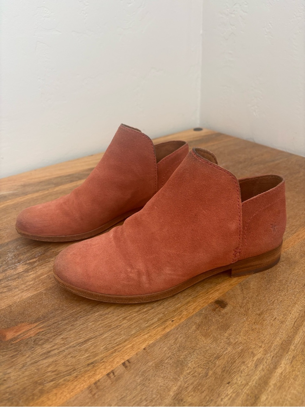 Frye Elyssa Women's Suede Ankle Booties in Dusty Rose